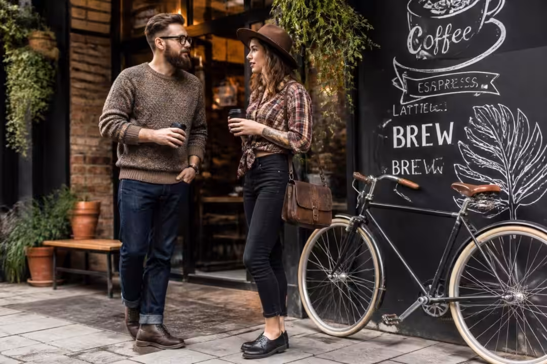 découvrez la définition, l'origine et la signification du terme « hipster », un mouvement culturel et esthétique qui influence la mode et les tendances actuelles.