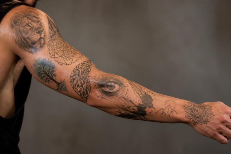 Tatouage bras homme : 10 idées originales à essayer